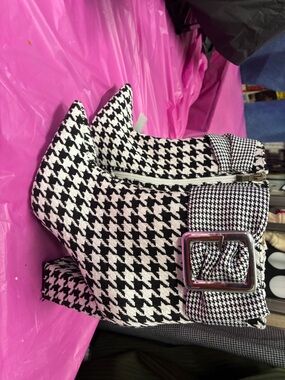 Houndstooth Pointed-Toe Heeled Bootie - Black & White